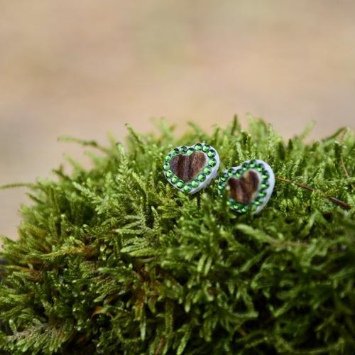 šperk z lesa - náhrdelník srdíčko se smrkově zelenými kamínky - Art&Nature