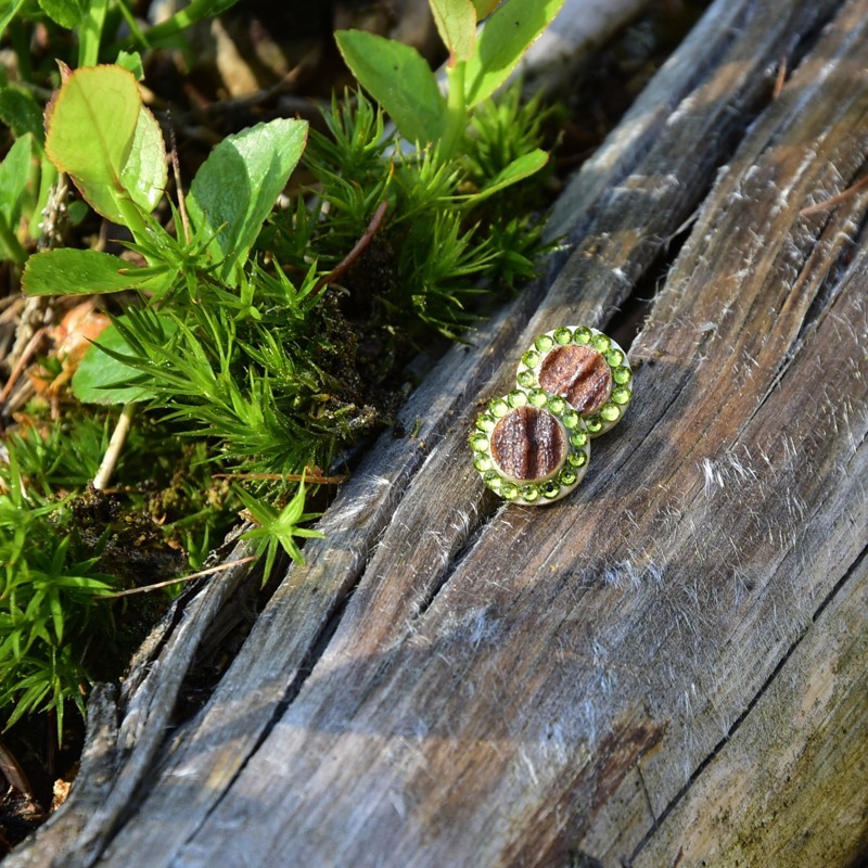 šperk z lesa - náušnice kolečko s olivově zelenými kamínky - Art&Nature